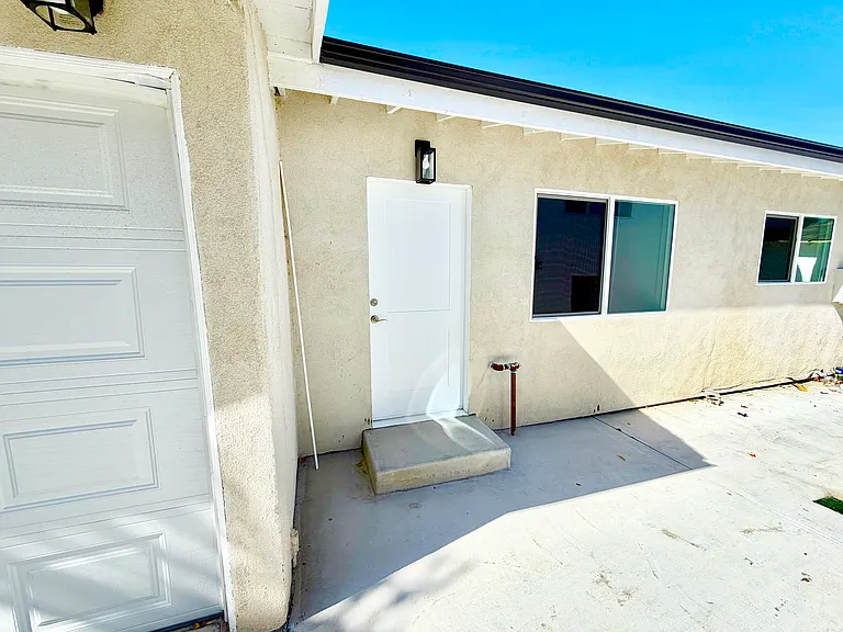 10639 Whitegate Ave — Photo 23