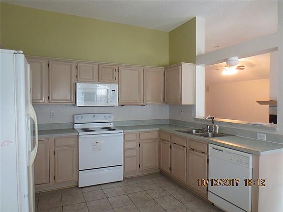 5th image of 5909 Fox Dr