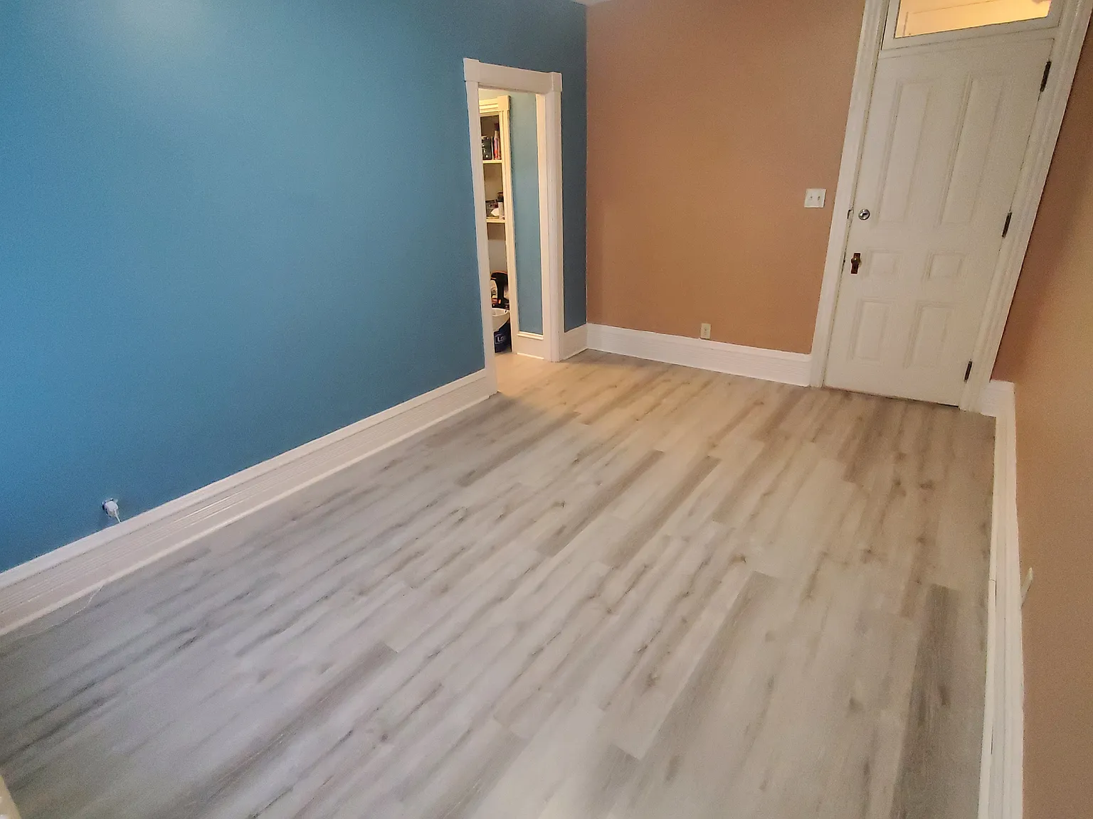 364 N York St — Photo 4