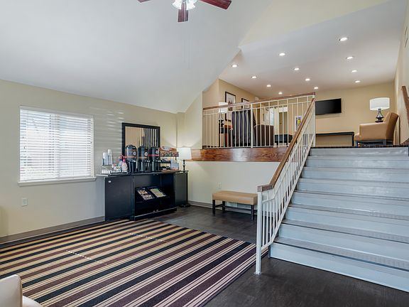 Lobby and Guest Check-in