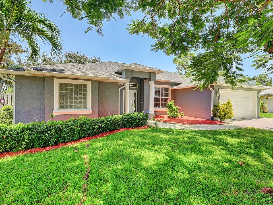 View 933 SE Lansdowne Ave Zillow