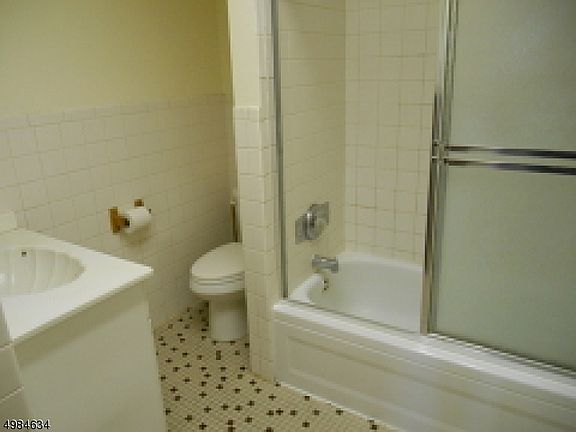 5th image of 322 Ringwood Ave #2