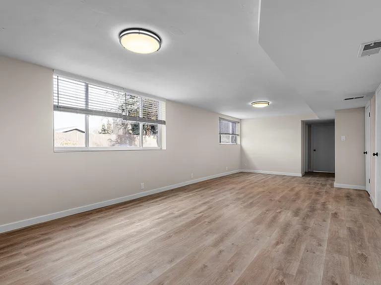2177 E Castle Hill Ave — Photo 16