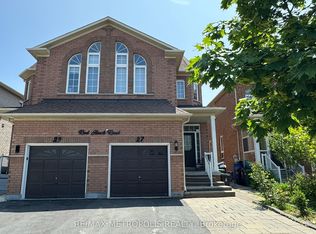 27 Red Hawk Rd #E11, Toronto, ON M1B 6B2