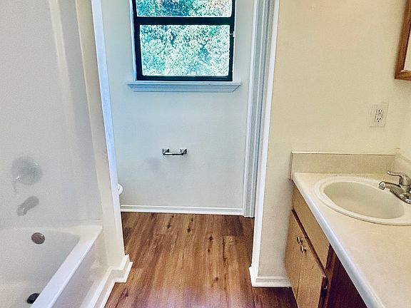 4th image of 614 Victory St