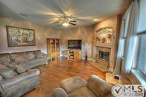 4th image of 1809 Spring Glen Dr