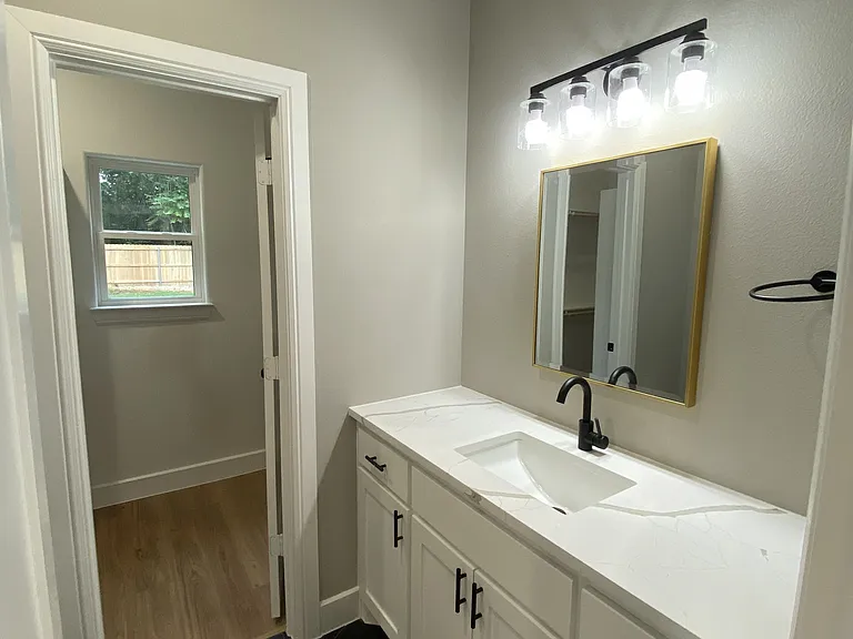 423 W Monterey St — Photo 13