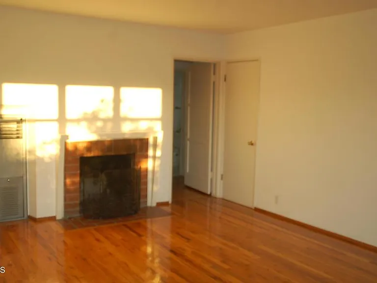1637 Raymond Hill Rd — Photo 9