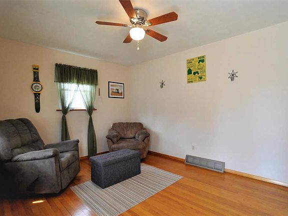 5th image of 303 W 4th St
