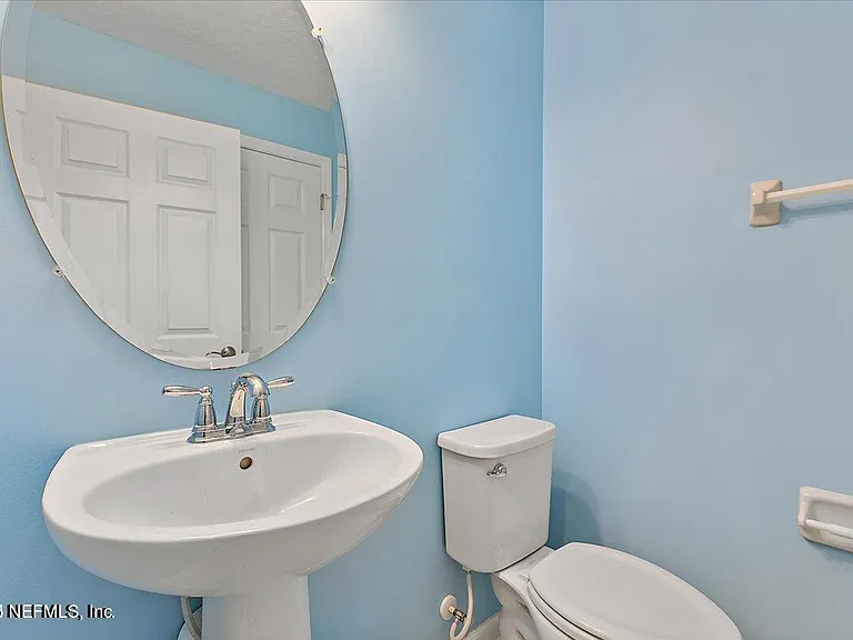 526 Richmond Dr — Photo 7