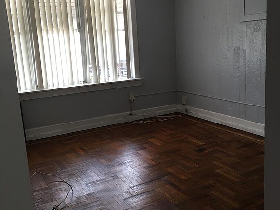 4th image of 645 Saint Lawrence Ave #Penthouse