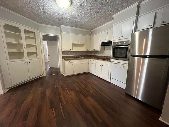 3rd image of 730 Boulevard Rd