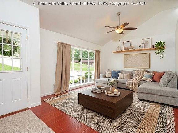 5th image of 152 Ruthlawn Dr