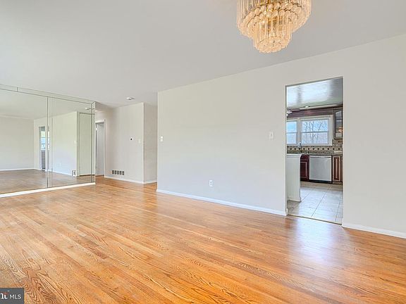 4th image of 1741 Ellinwood Rd