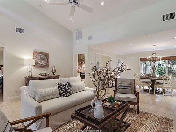 3rd image of 212 Greenwood Dr APT 324