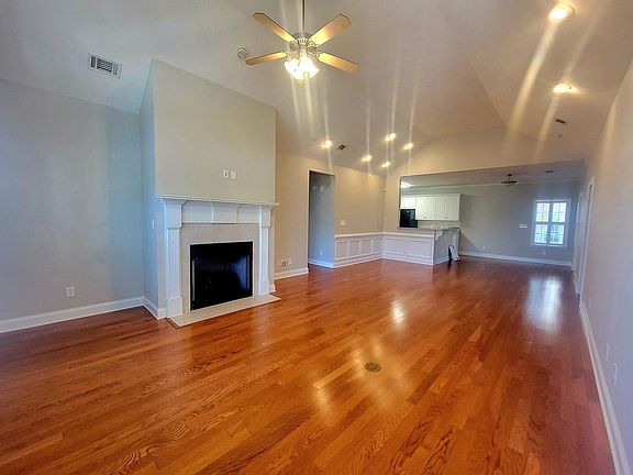3rd image of 3001 Amberley Dr