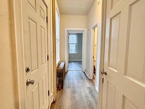 4th image of 212 E Lemon St #1