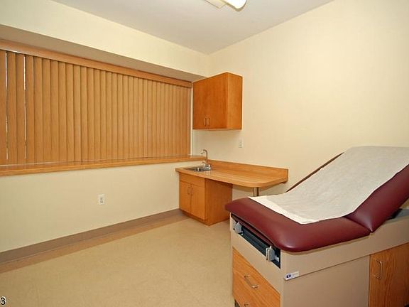 5th image of 602 Bloomfield Ave