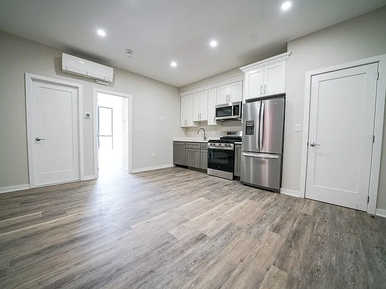 10 Blackwood St #102 — Photo 1