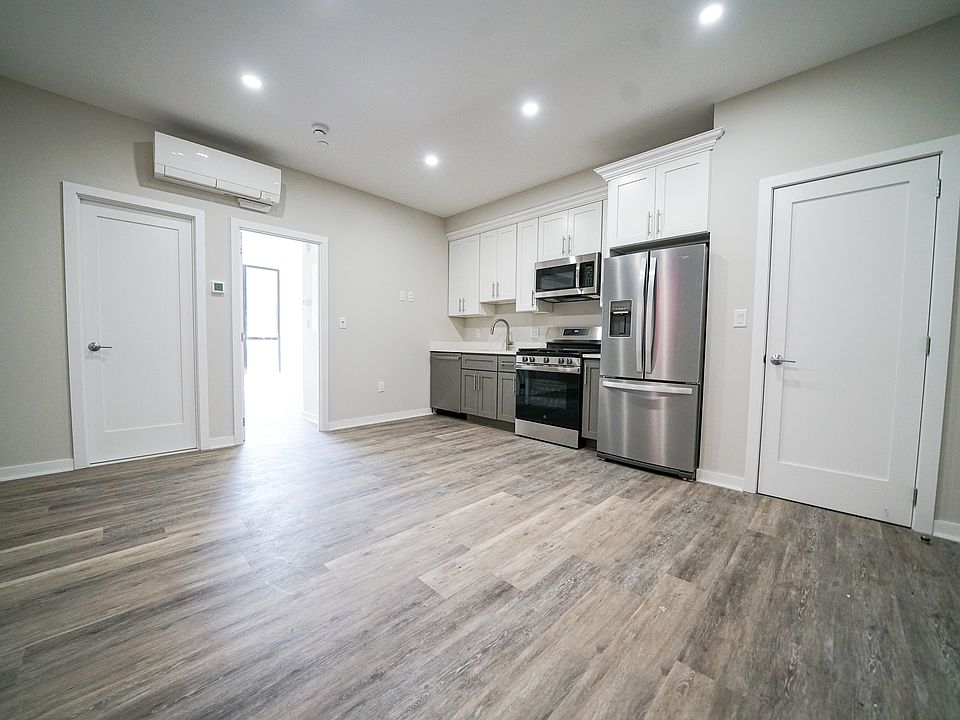 1st image of 10 Blackwood St #102