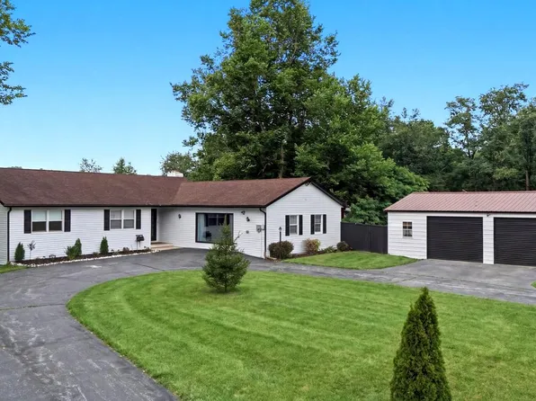 87 Fieldstone Dr, Bunker Hill, WV 25413