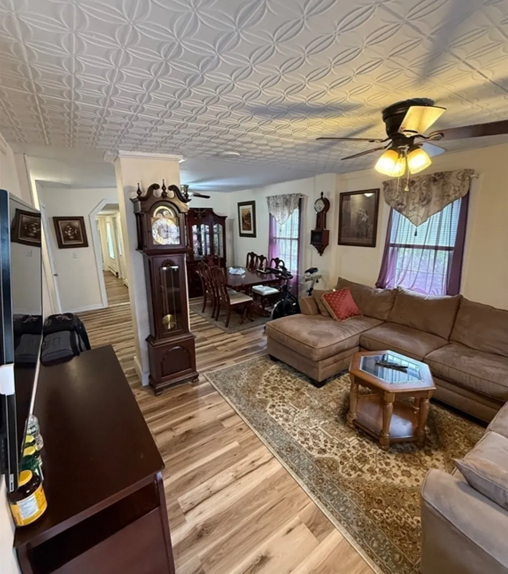 3 bed, 1.5 bath, $2,100 — Photo 3