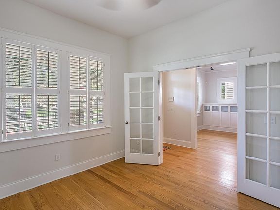 4th image of 131 E 9th St