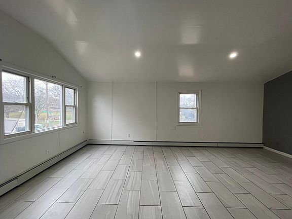 4th image of 131-24 161st St Floor 2