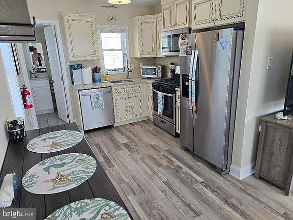 5th image of 204 N 10th St #B