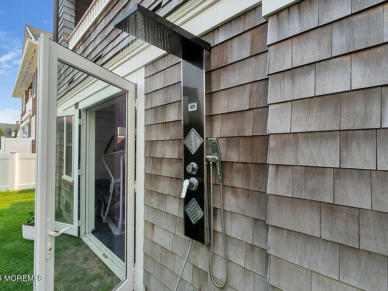 985 Ocean Ave — Photo 29