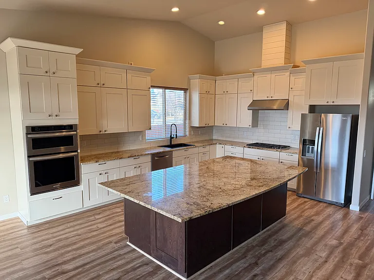 602 W Ridgeview Ln — Photo 3