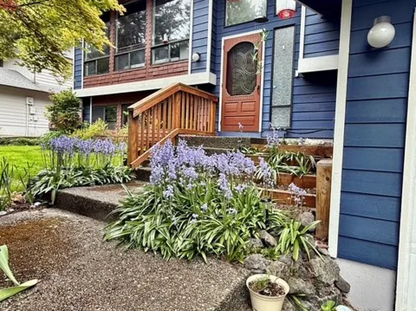 710 Parkway Ct NE, Bremerton, WA 98311