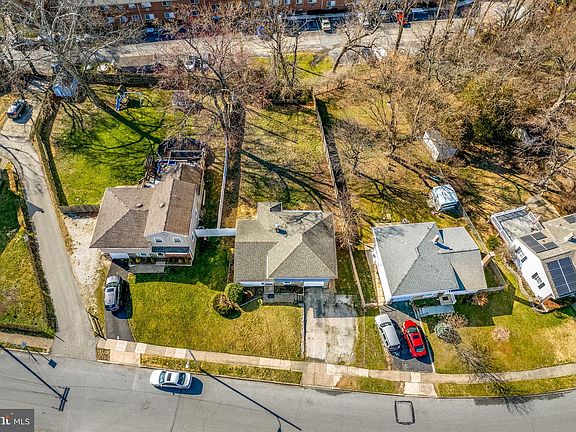 5th image of 1137 Brookwood Ln