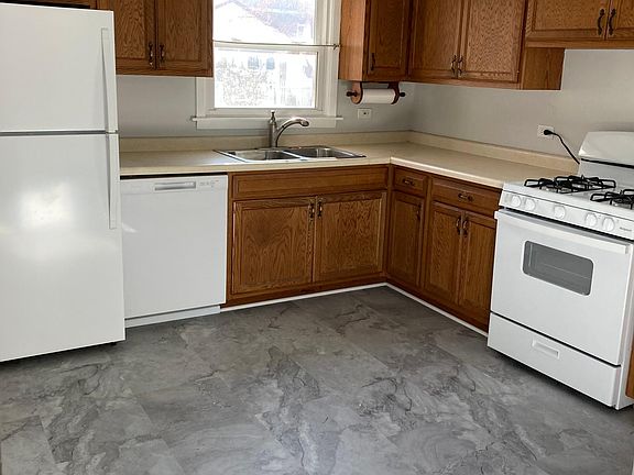 3rd image of 517 Broadway St Unit 1