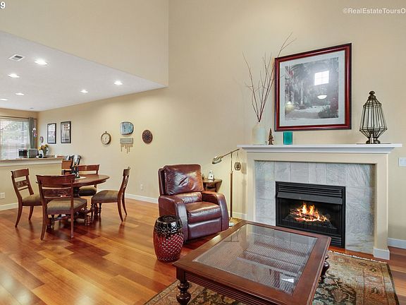 5th image of 684 NE 73rd Ave