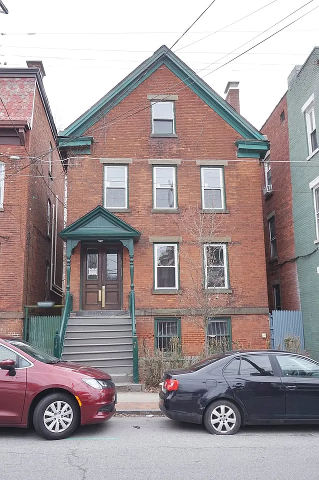 3 bed, $1,700 — Photo 1