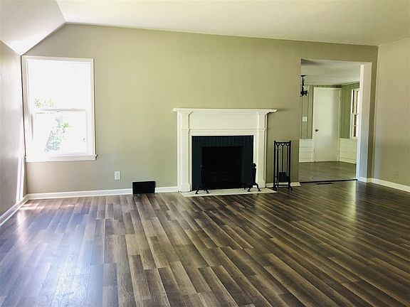3rd image of 1018 Highview Ave