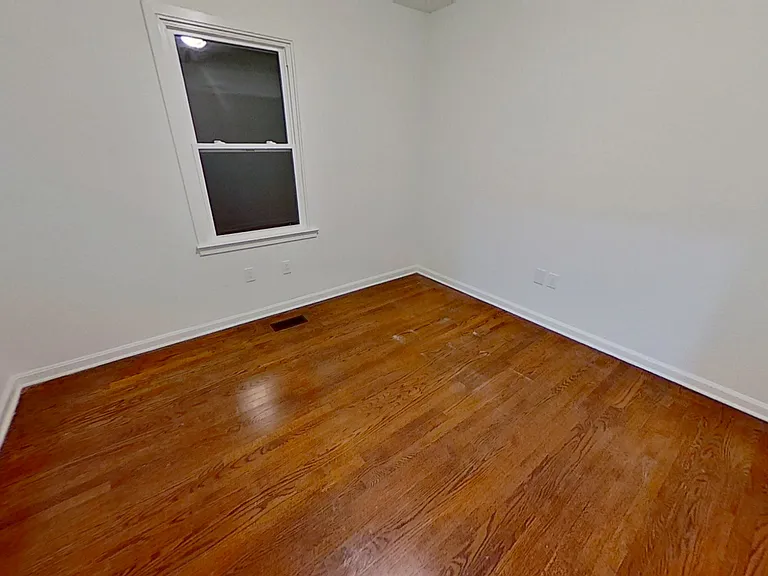 122 S Shenandoah Ave — Photo 3