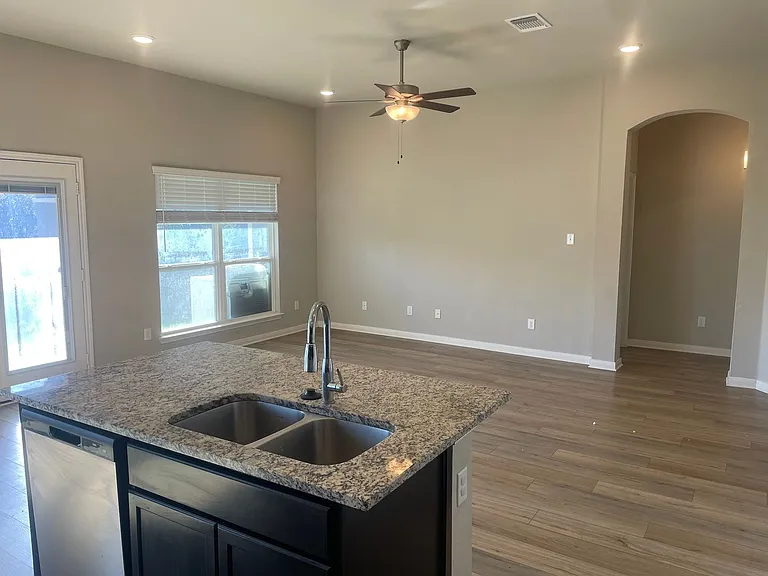 7809 Montclair Dr — Photo 10