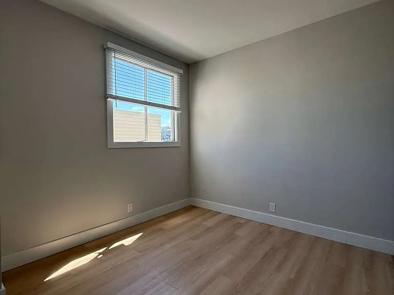 2942 Franklin St #14 — Photo 6