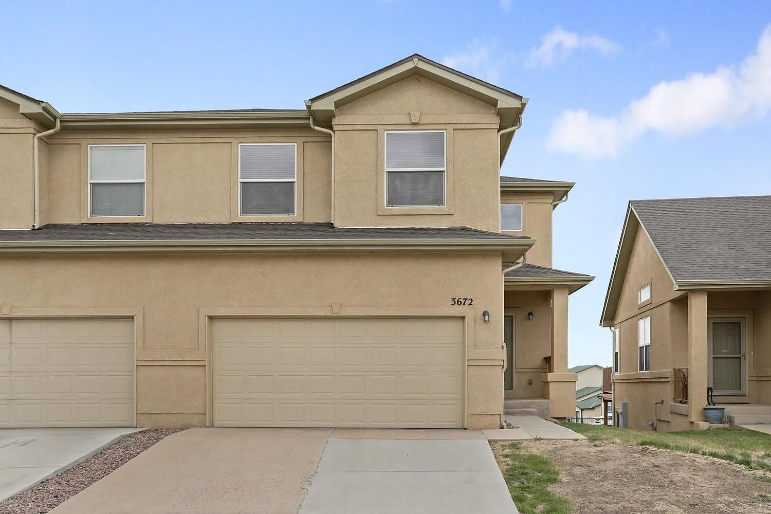 3 bed, 2.5 bath, 2401 sqft, $2,000 — Photo 2