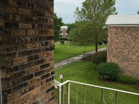 4th image of 1615 N Windsor Dr #302