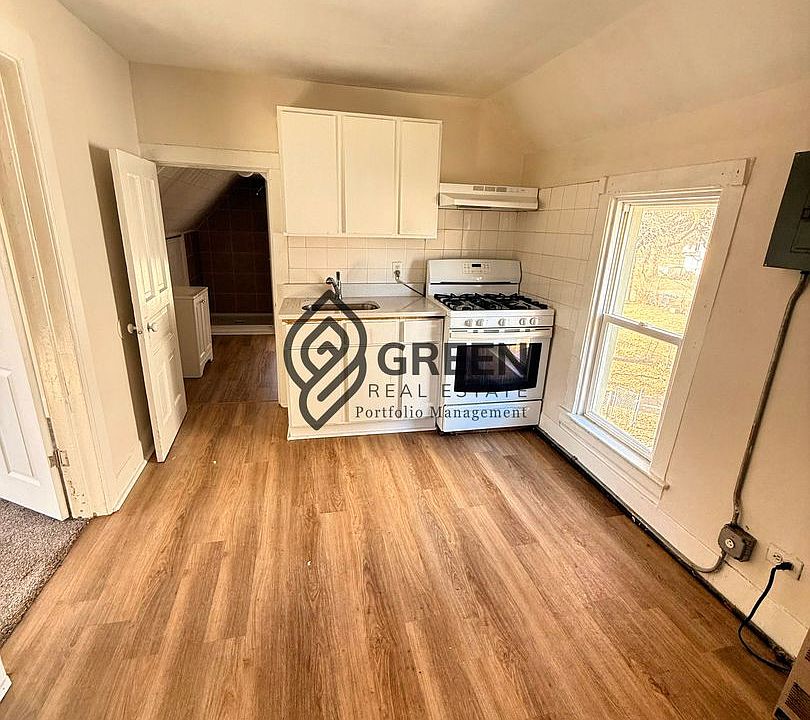 2nd image of 641-645 N Indiana Ave