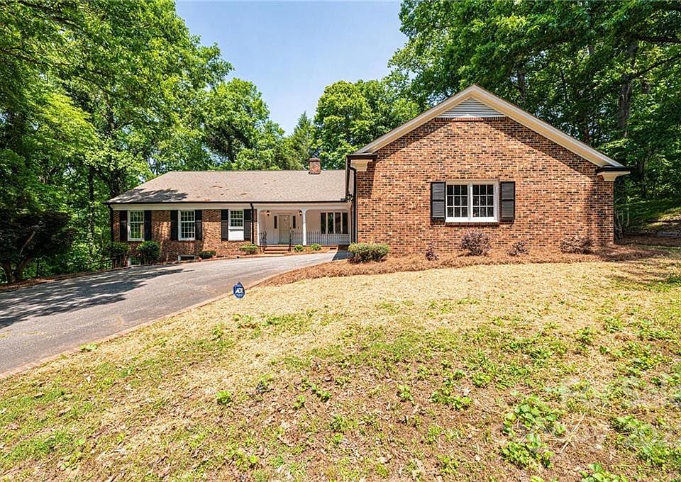 1st image of 214 Hillside Ln #8