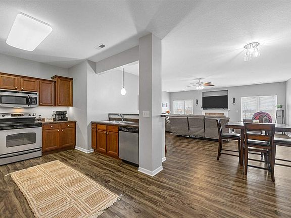 4th image of 1092 Walnut Ave Unit 117