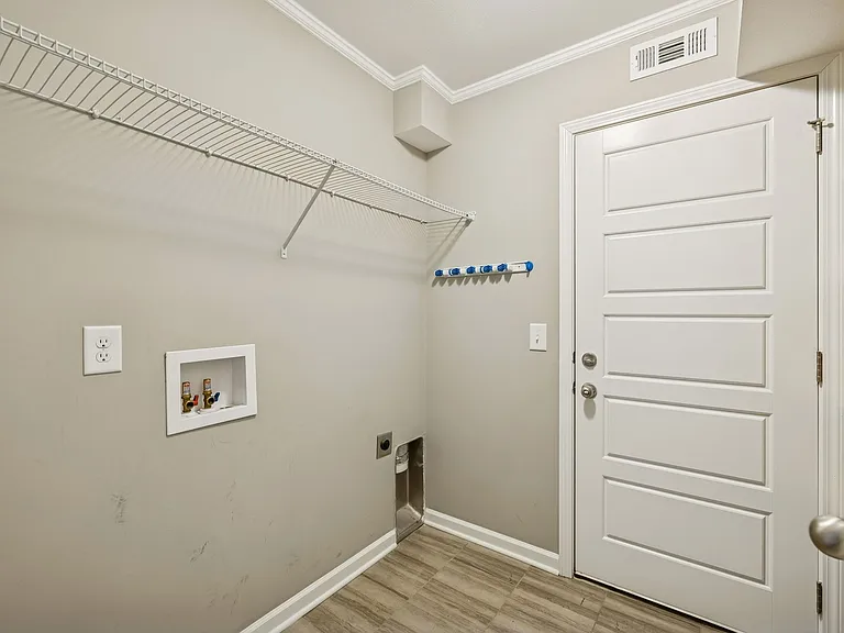 3219 Clemons Cir — Photo 6