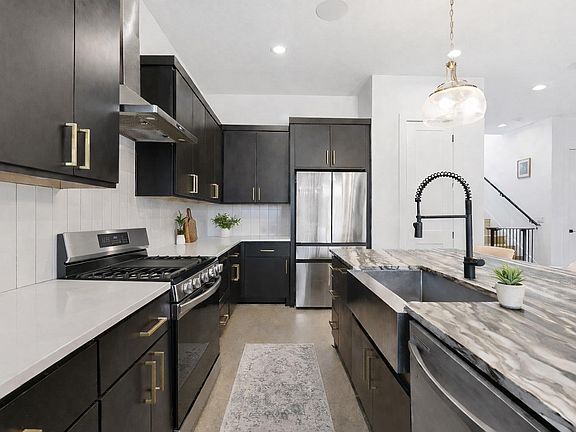4th image of 606A Clifford Dr