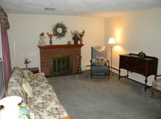 40 Robert Ln, Wallingford, CT 06492