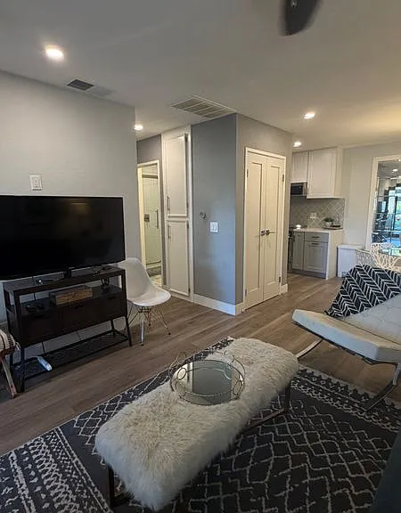 2801 N Los Felices Cir E #D107 — Photo 19