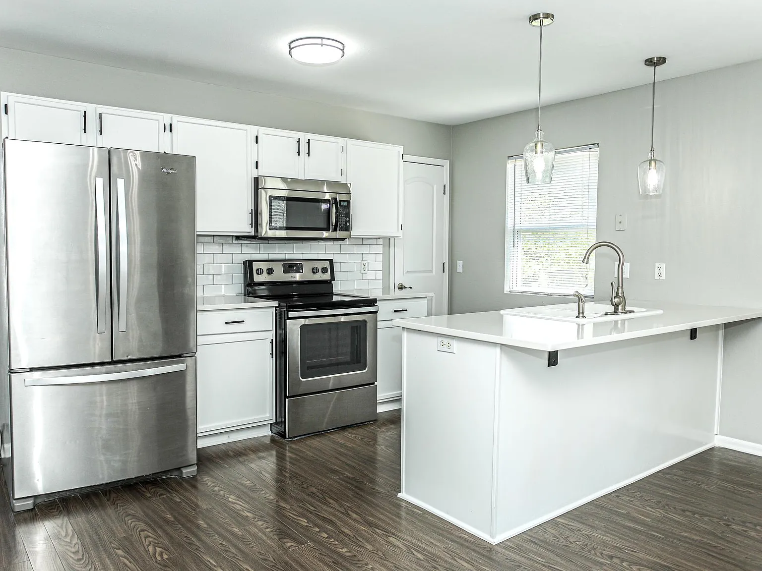 3 bed, 1600 sqft, $1,995 — Photo 1